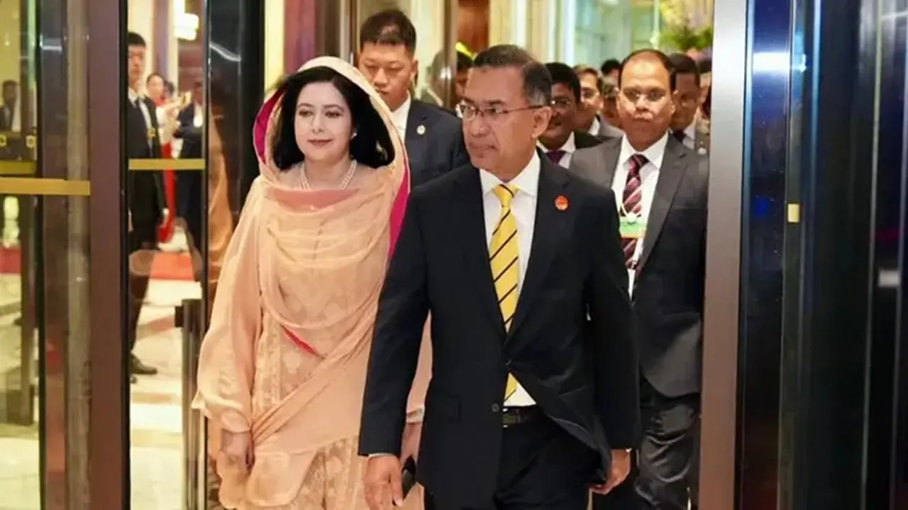 বেইজিংয়ের উদ্দেশে যাত্রা শুরু করেছেন প্রধানমন্ত্রী