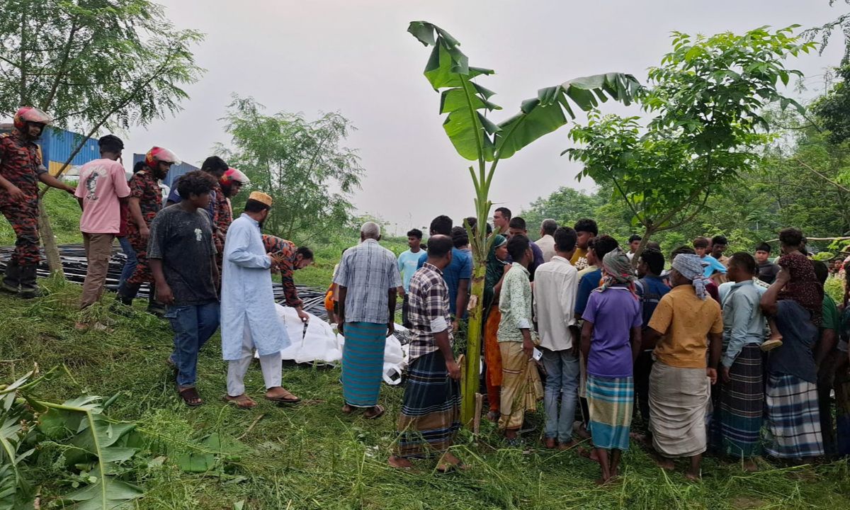 যমুনা সেতুর পূর্বপাড়ে রডবোঝাই ট্রাক উলটে নিহত ১৫