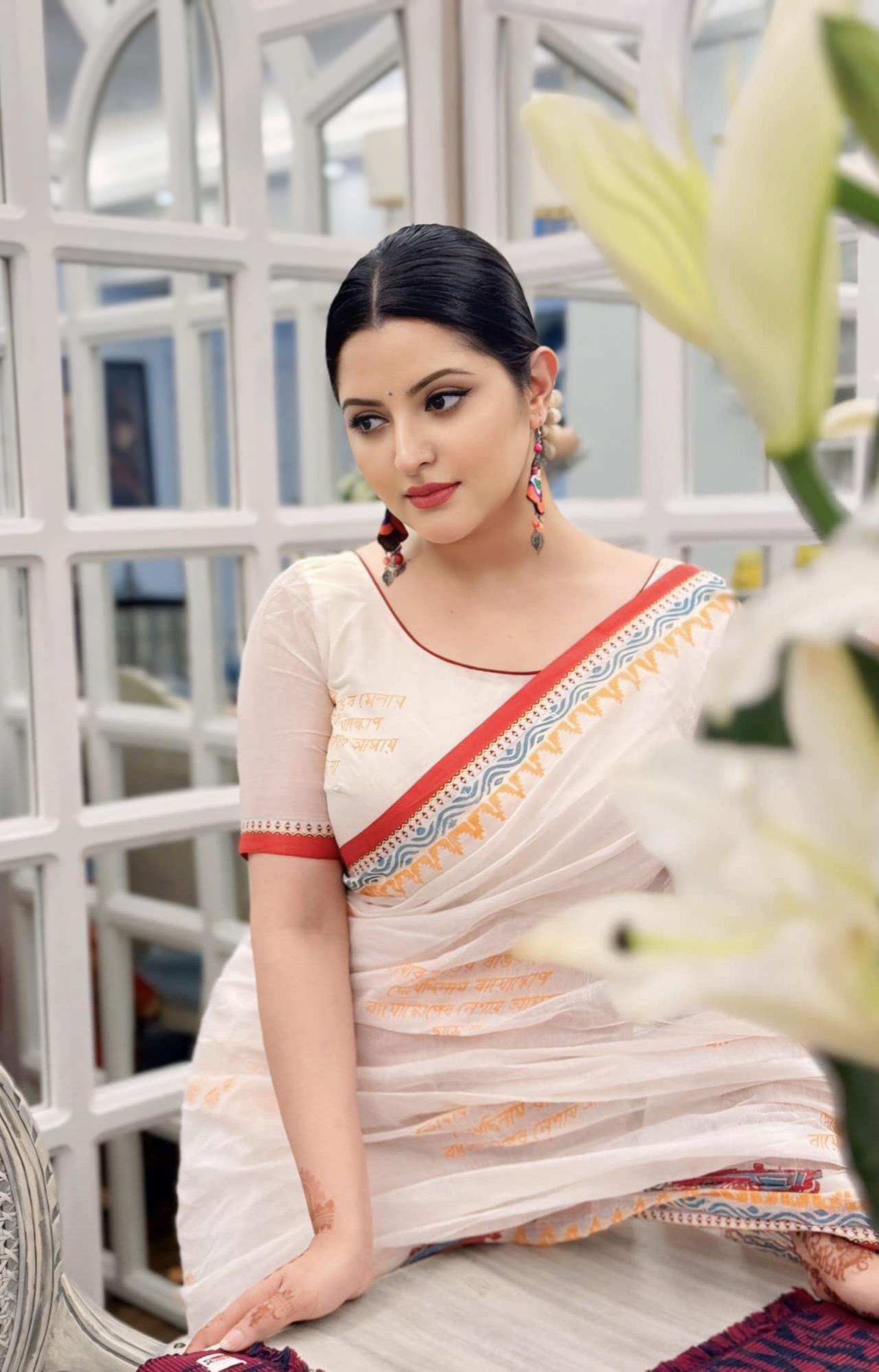 কার অপেক্ষায় পরীমনি, ইঙ্গিত দিলেন পোস্টে!