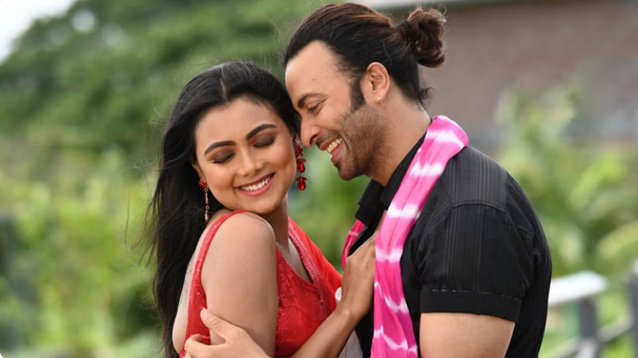 শুরুতেই হোঁচট খেলেন শাকিব খানের নায়িকা ইধিকা!